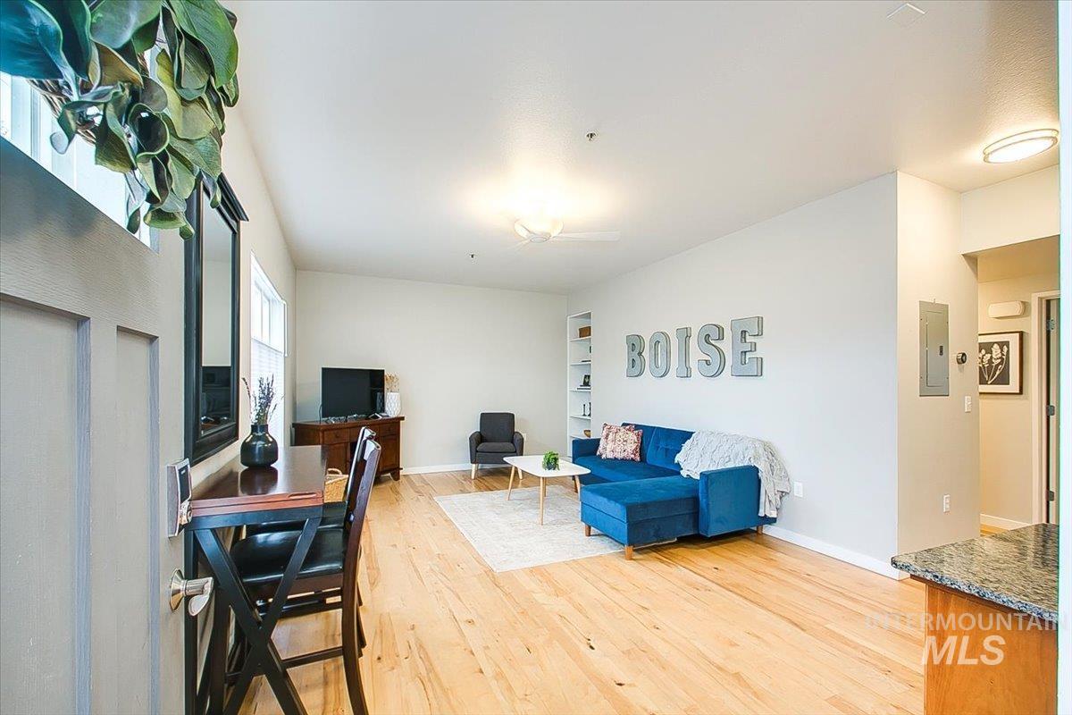 1463 W Grand Ave Unit: 104