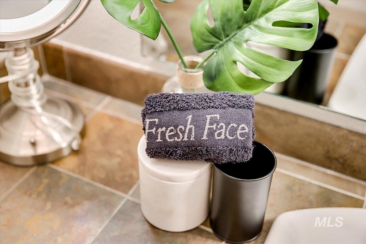 1463 W Grand Ave Unit: 104