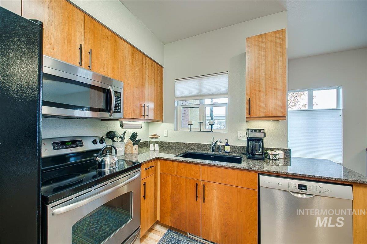 1463 W Grand Ave #104