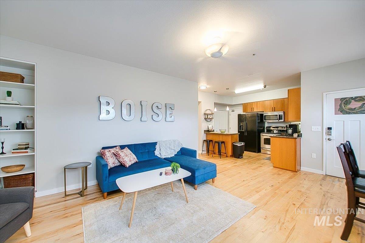 1463 W Grand Ave #104