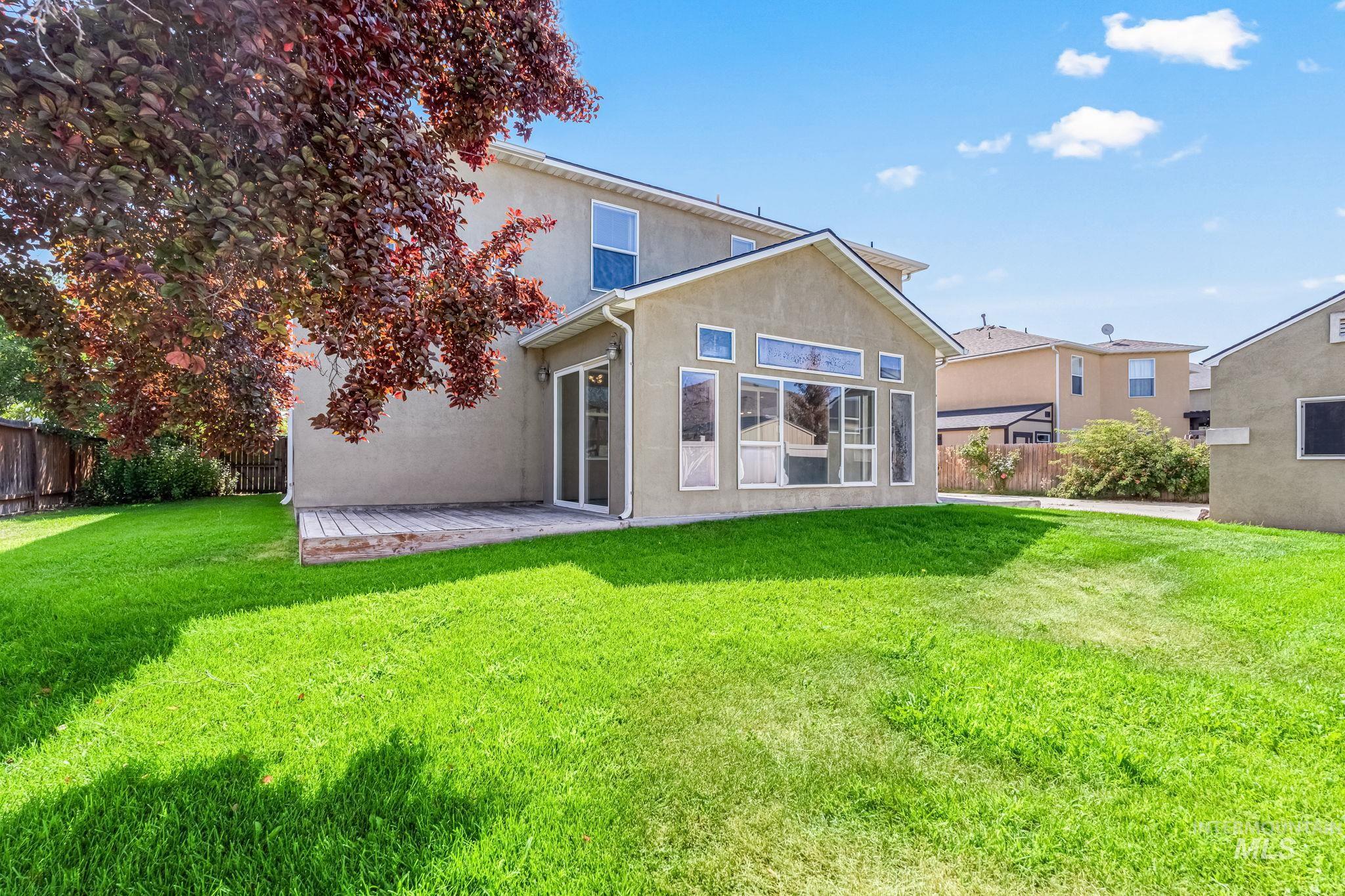 1335 N Meadowhills