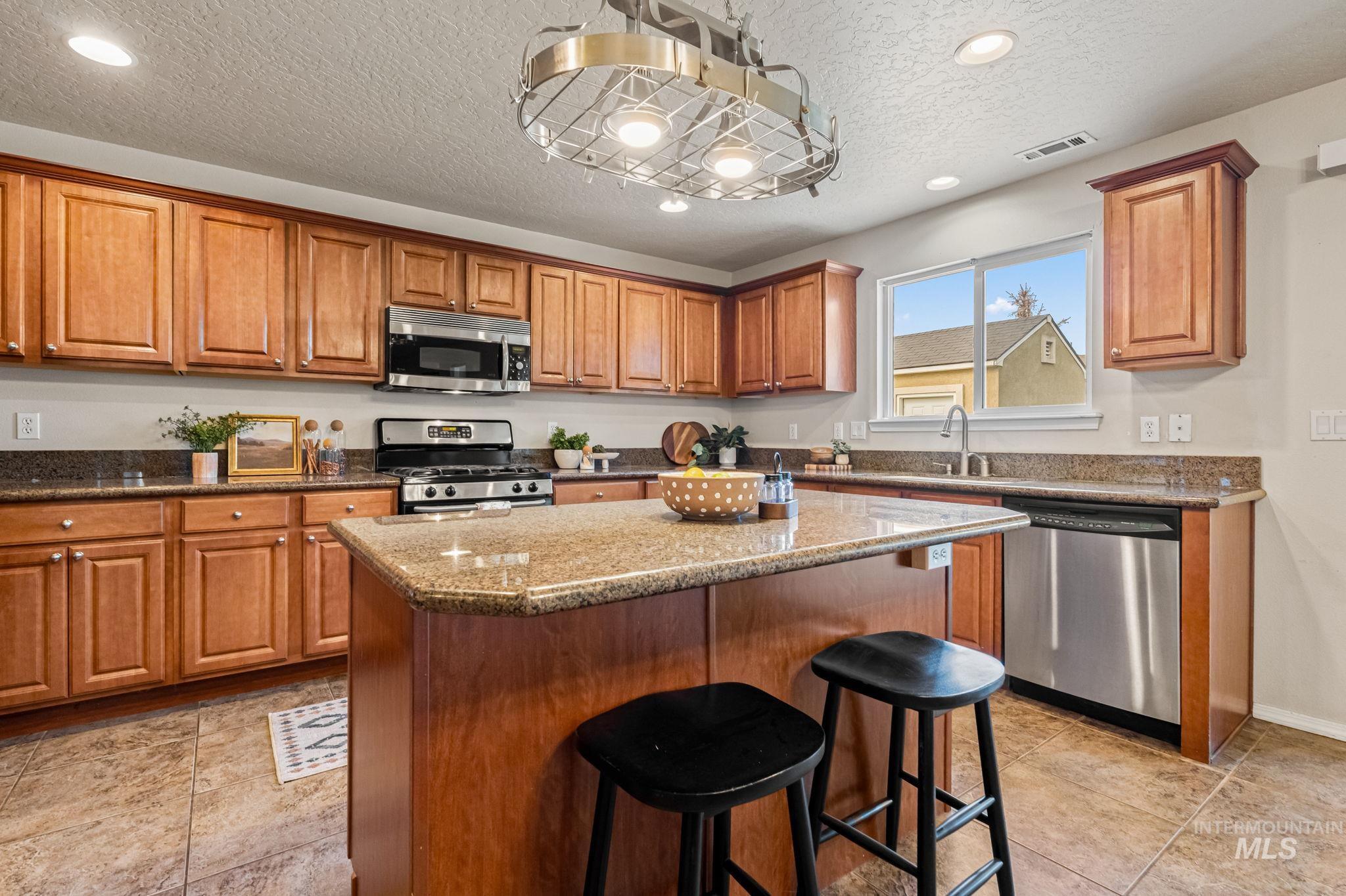 1335 N Meadowhills