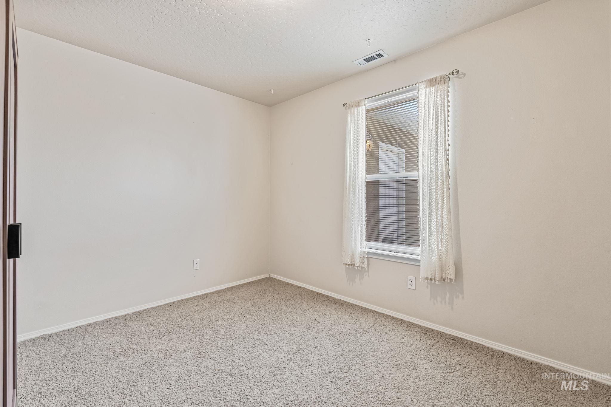1335 N Meadowhills