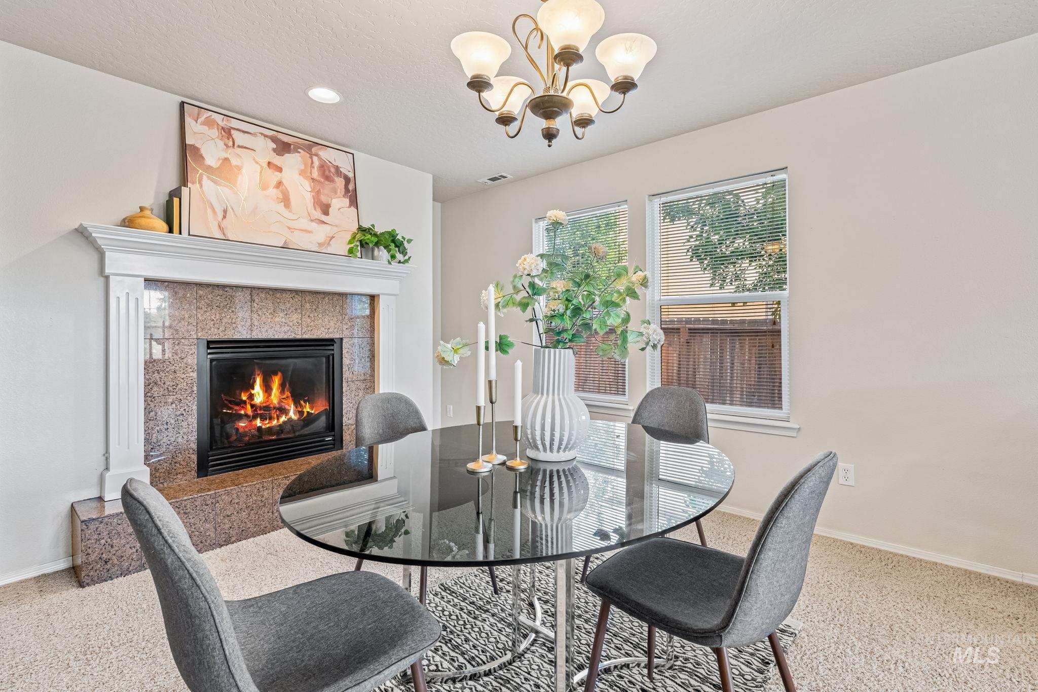 1335 N Meadowhills