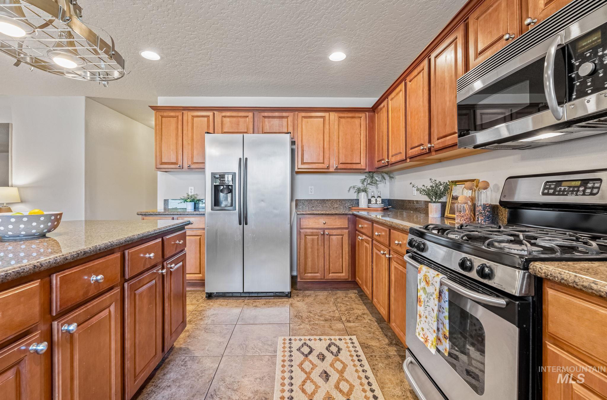 1335 N Meadowhills
