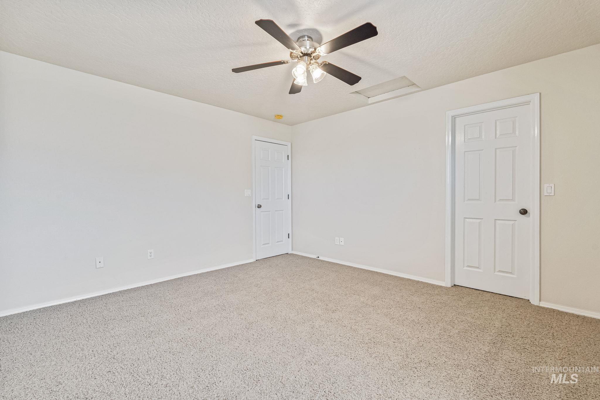 1335 N Meadowhills