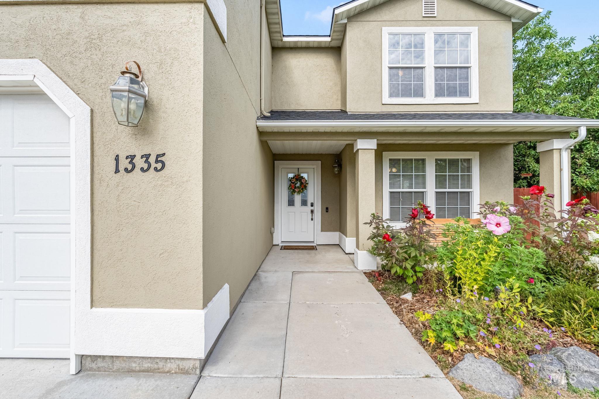 1335 N Meadowhills