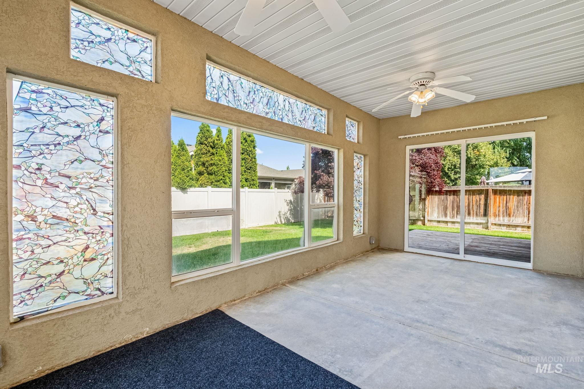 1335 N Meadowhills