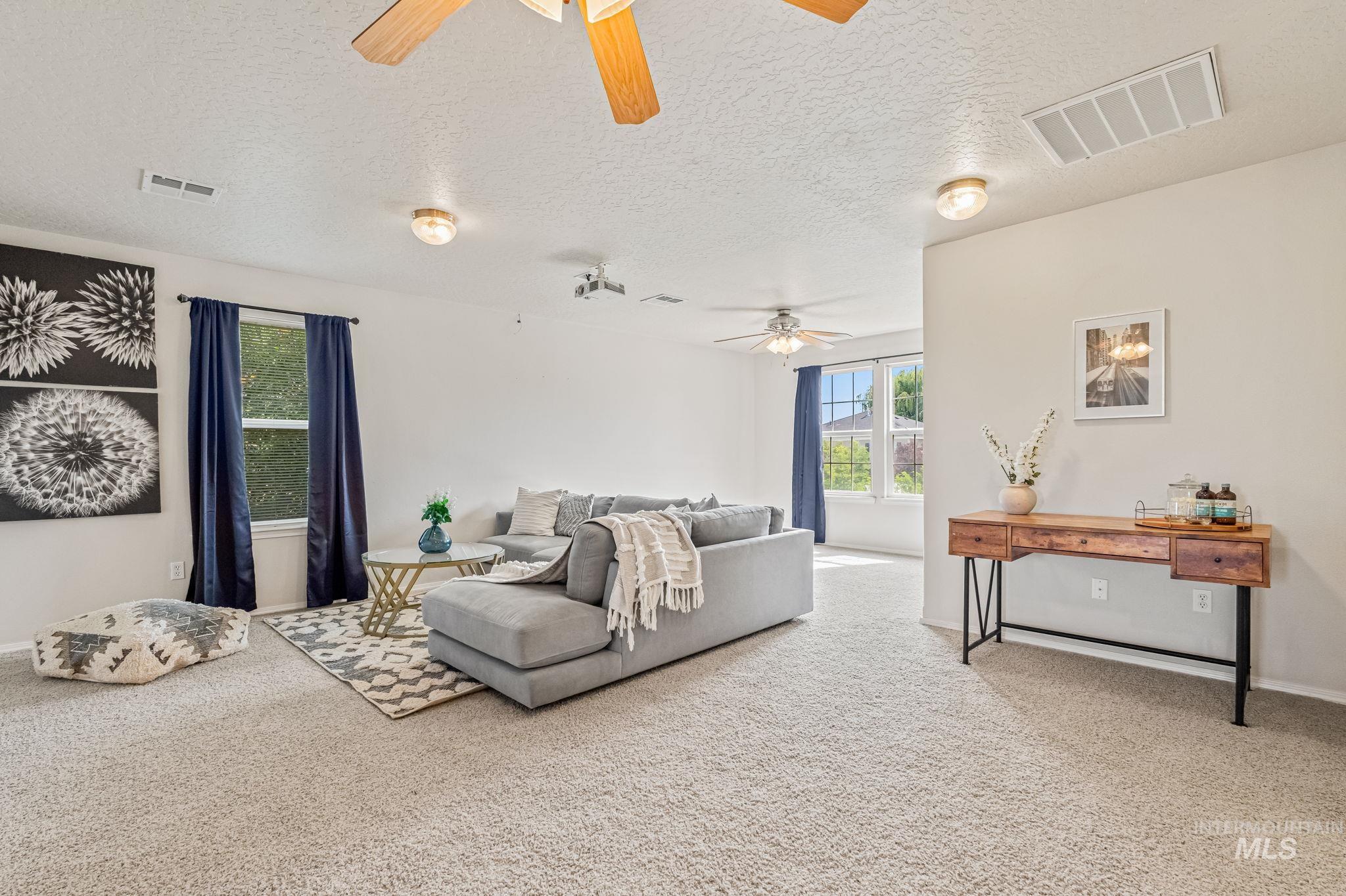 1335 N Meadowhills