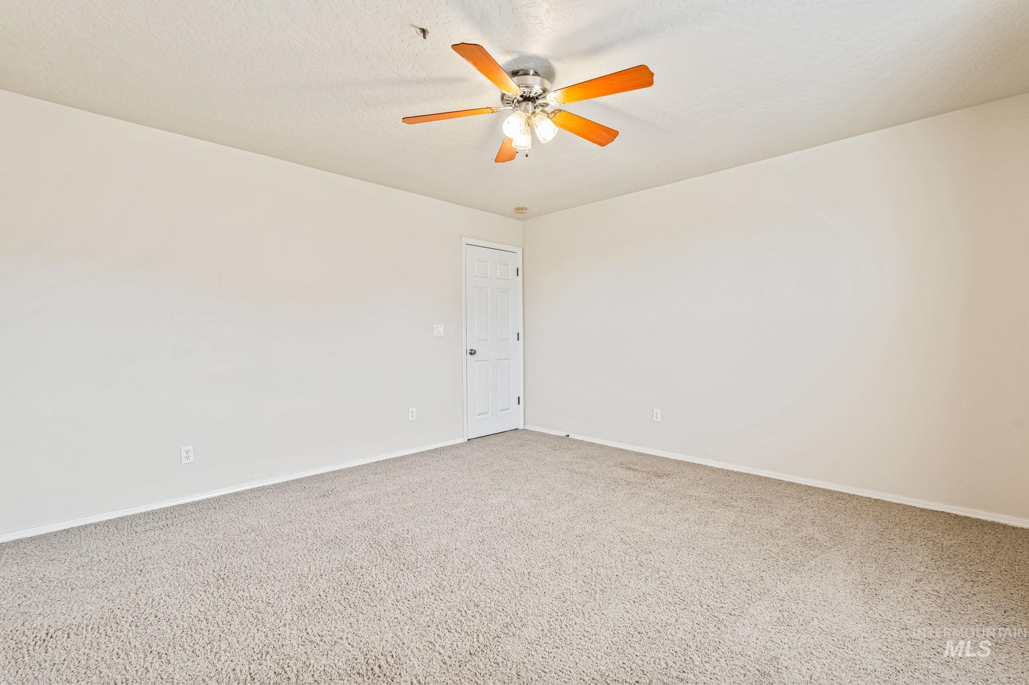 1335 N Meadowhills