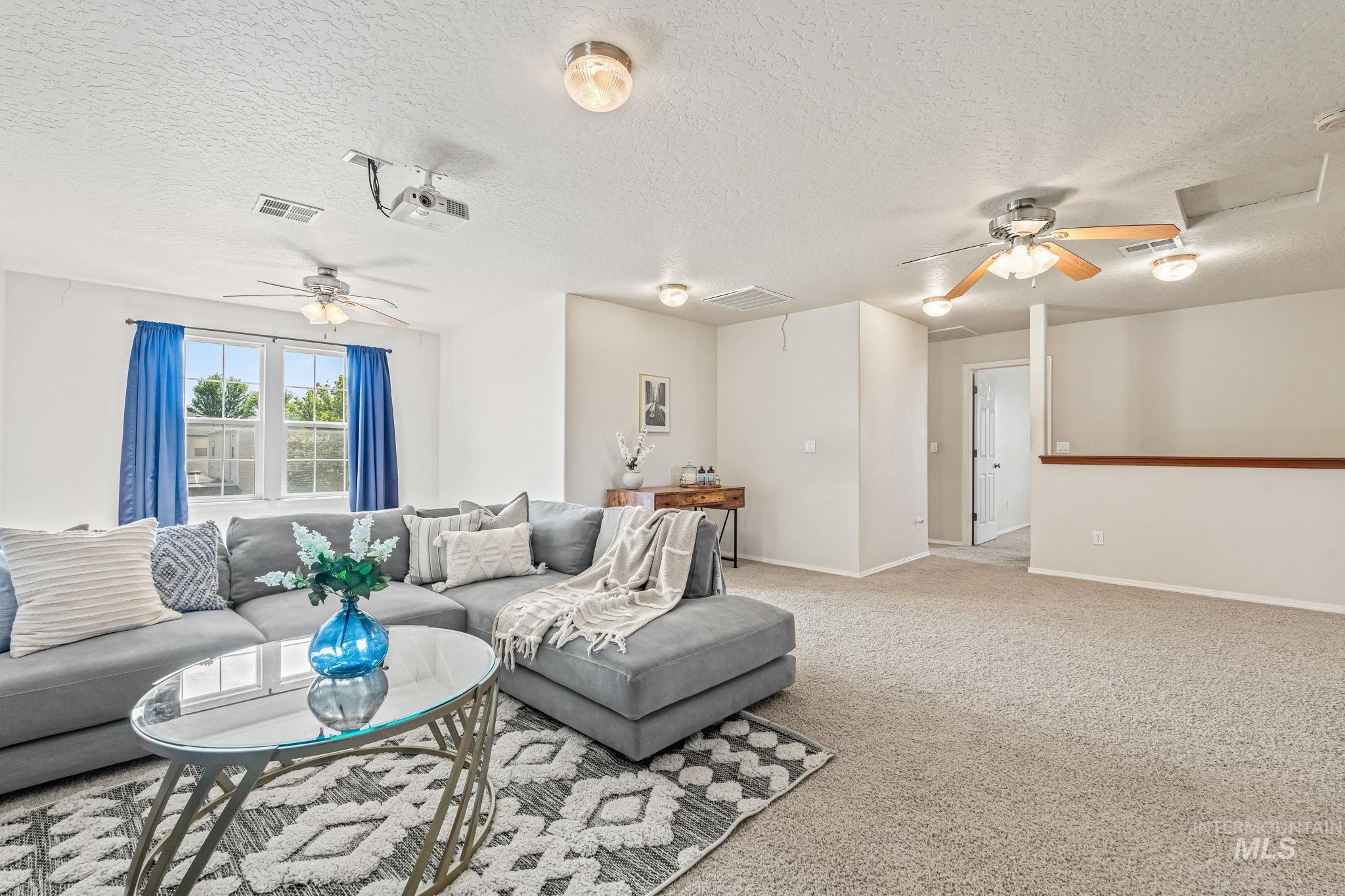 1335 N Meadowhills