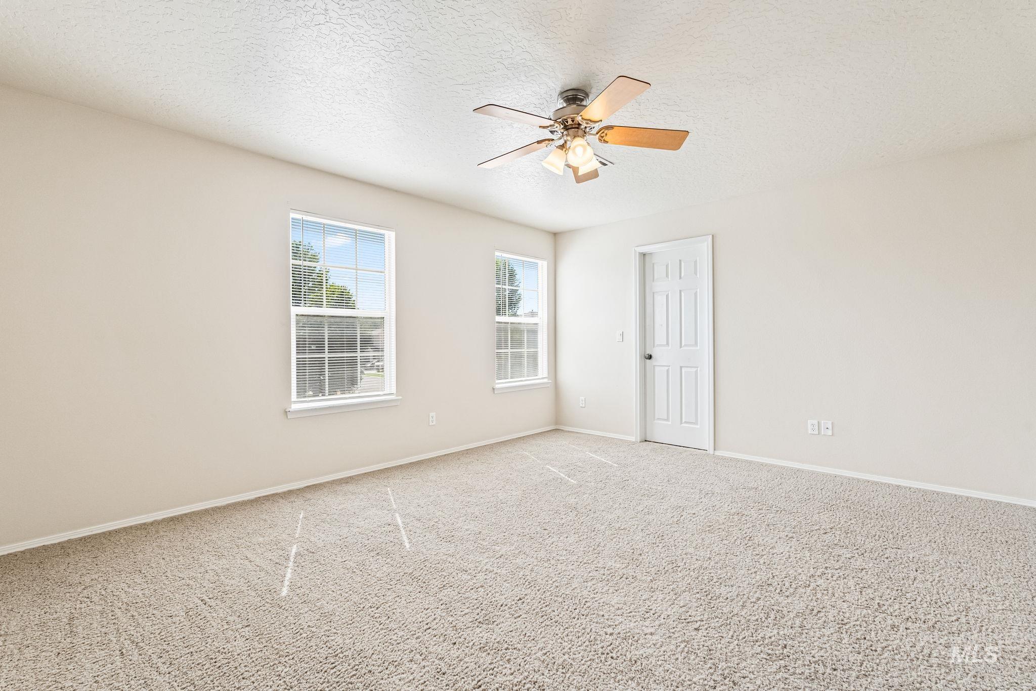 1335 N Meadowhills