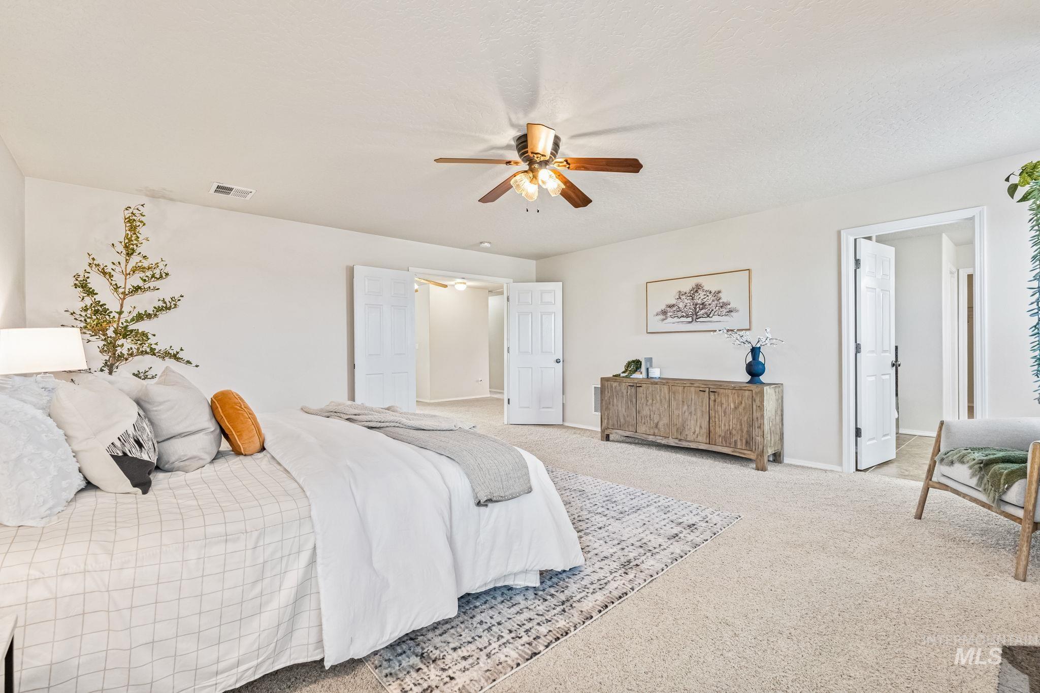 1335 N Meadowhills