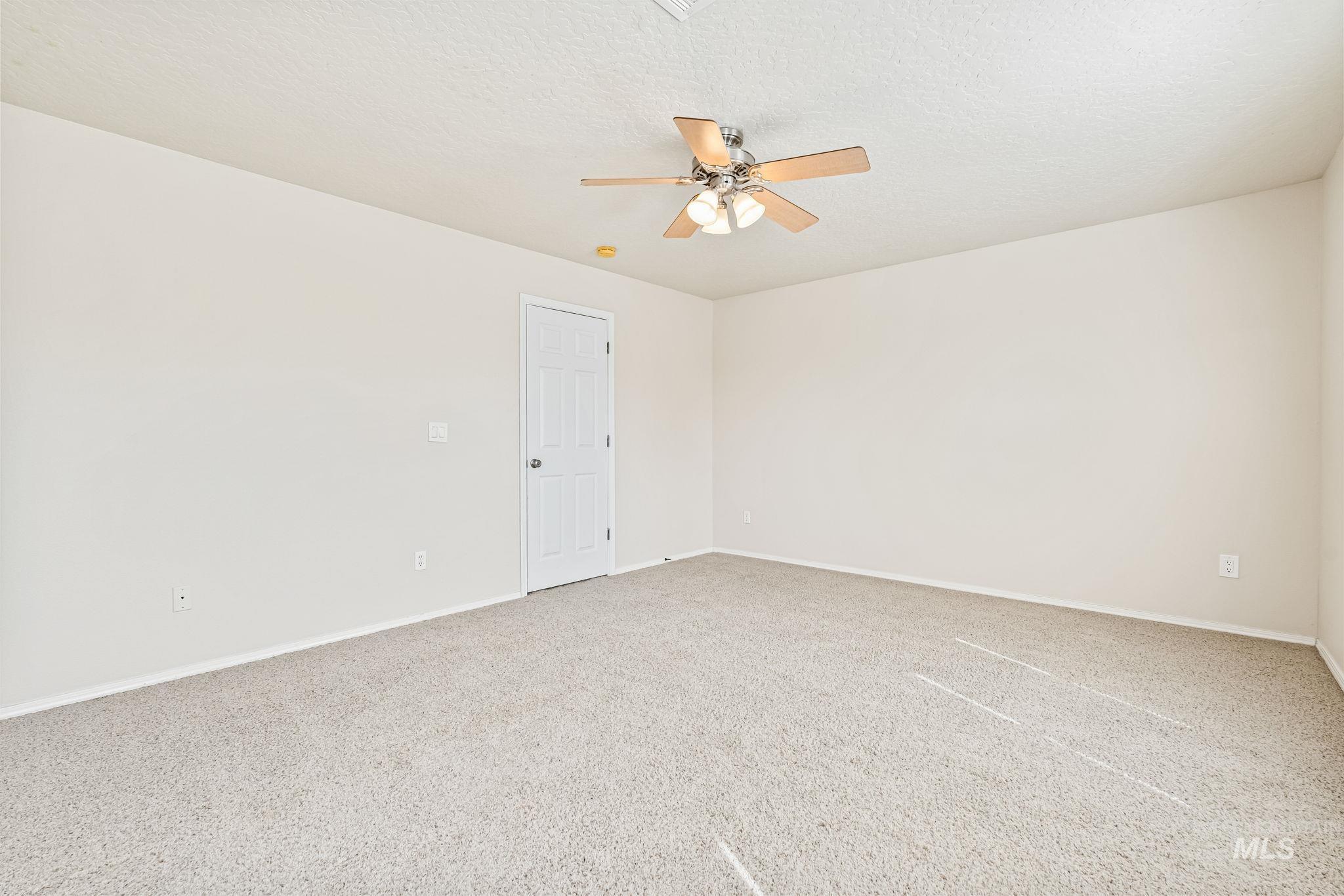 1335 N Meadowhills