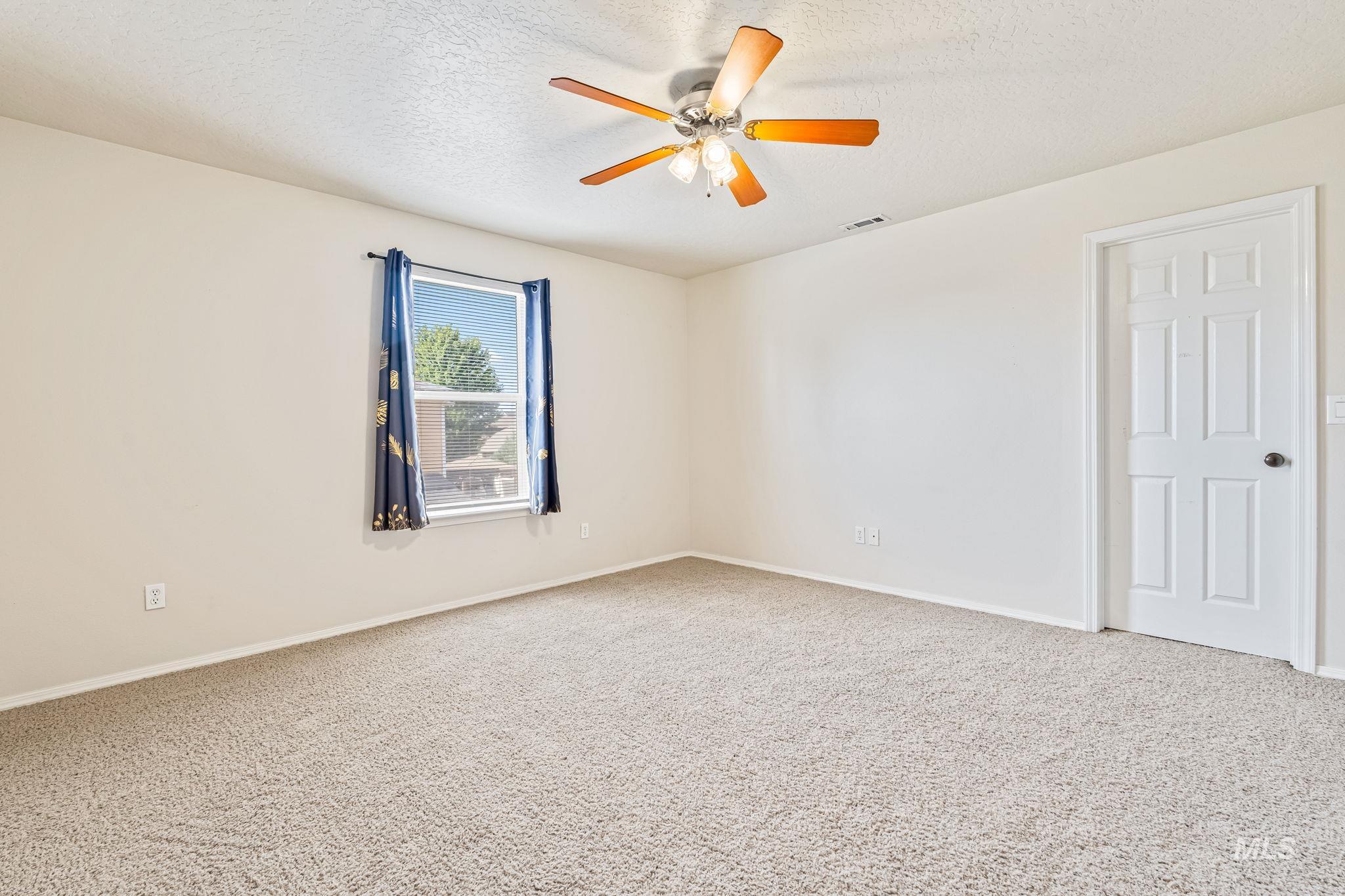 1335 N Meadowhills