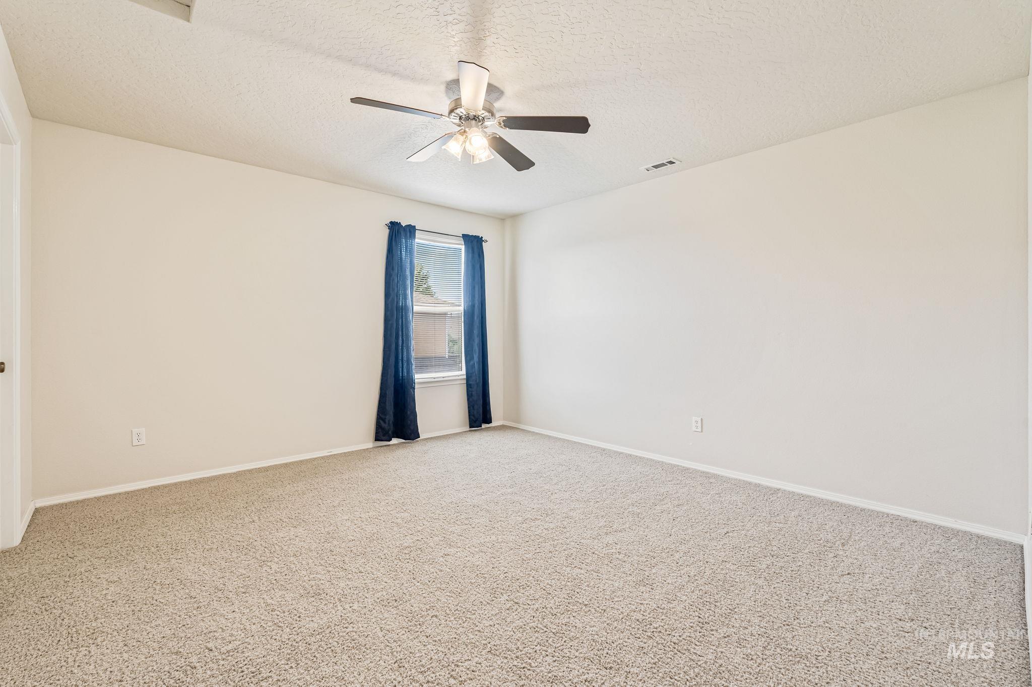 1335 N Meadowhills