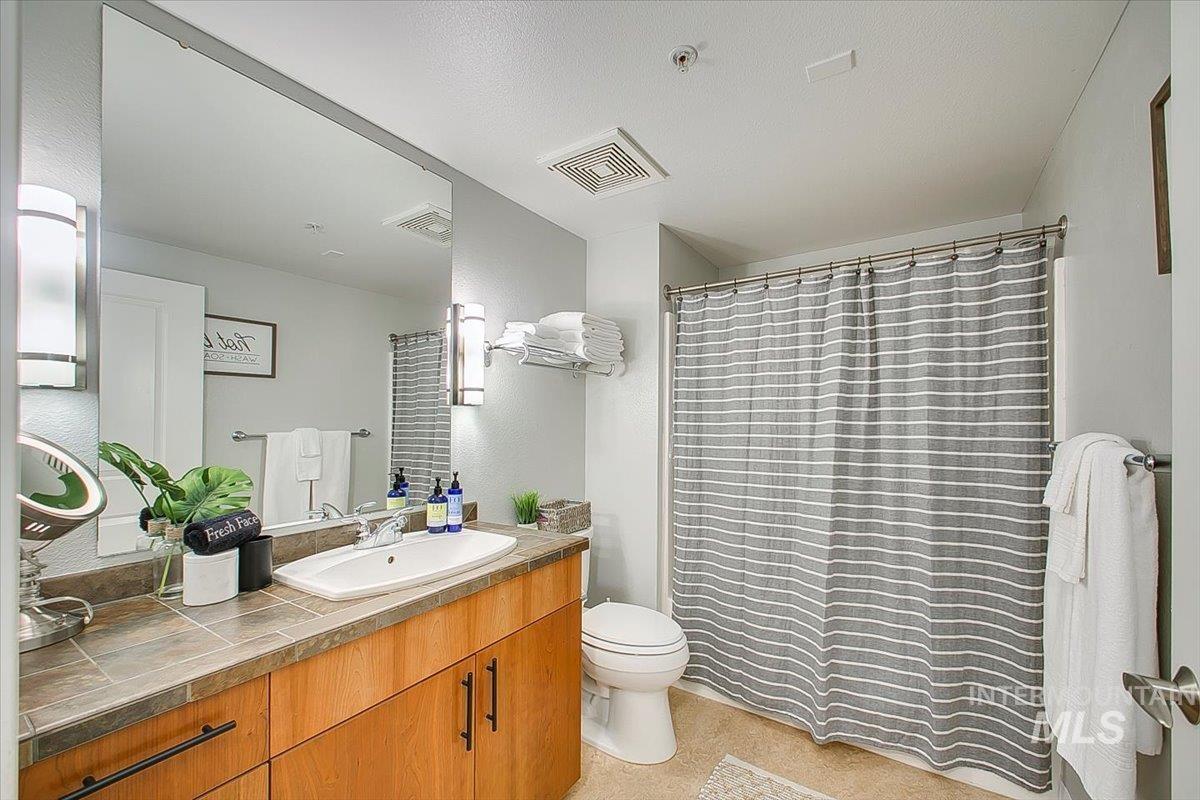 1463 W Grand Ave #104