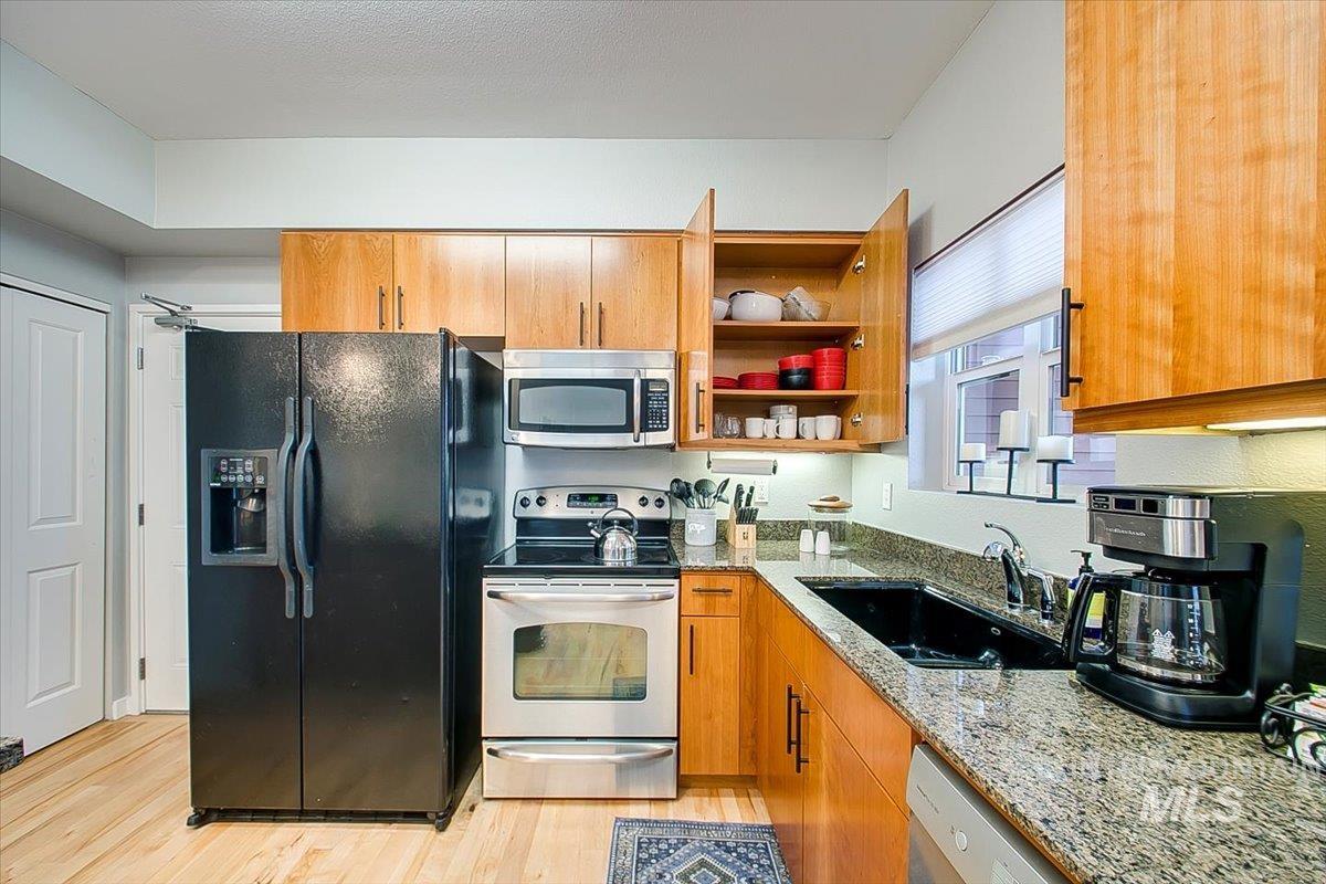 1463 W Grand Ave Unit: 104