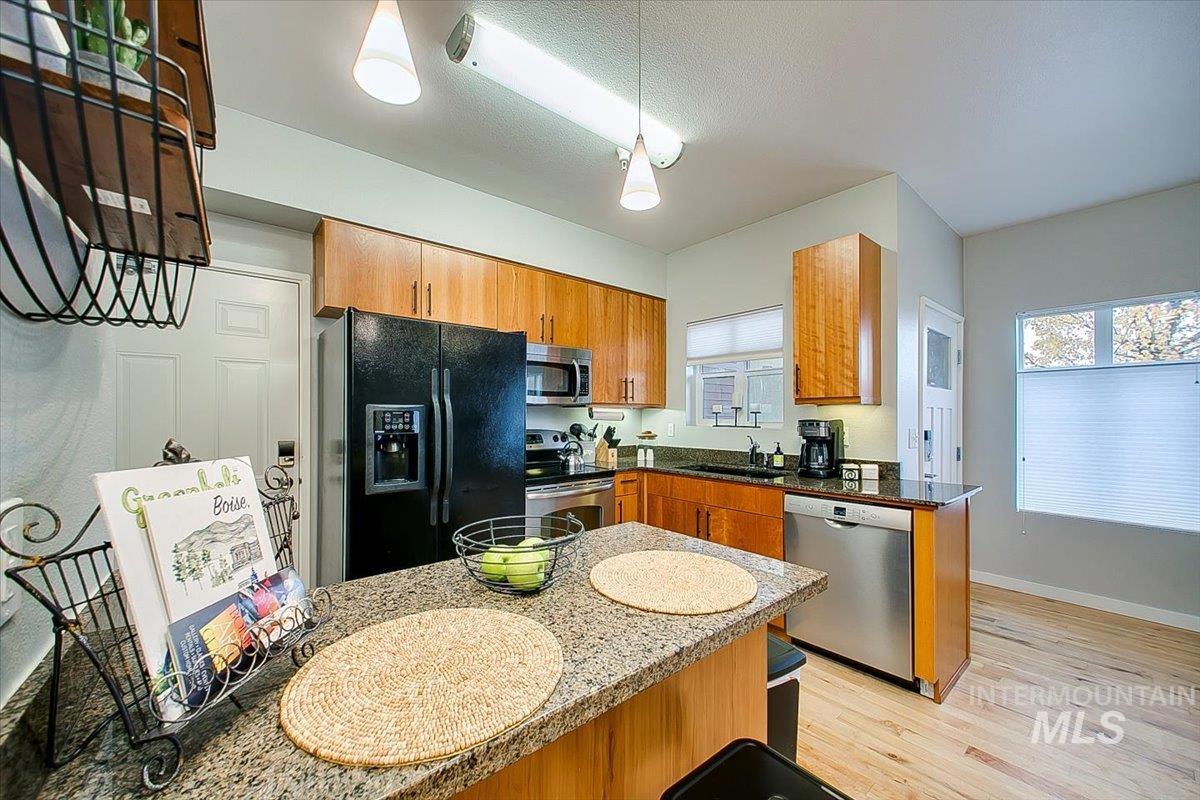 1463 W Grand Ave Unit: 104