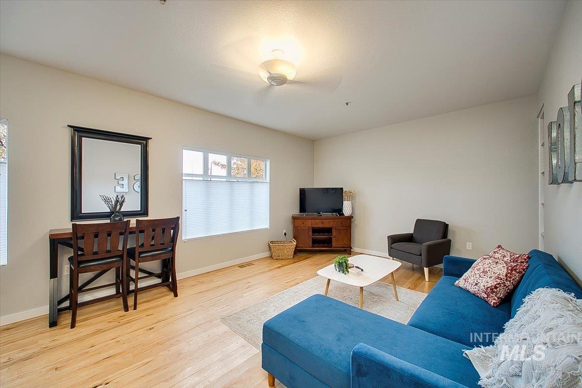 1463 W Grand Ave Unit: 104