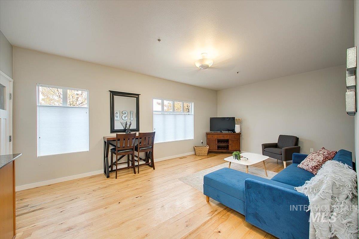 1463 W Grand Ave Unit: 104