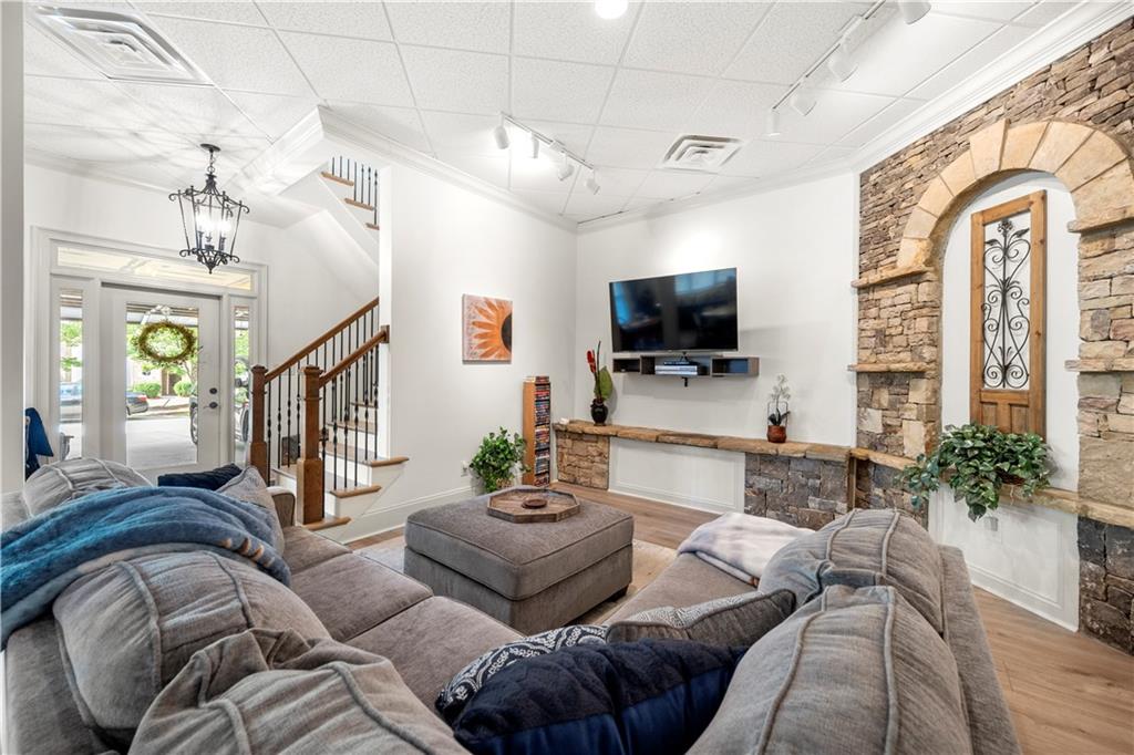 1741 Hickory Path Way
