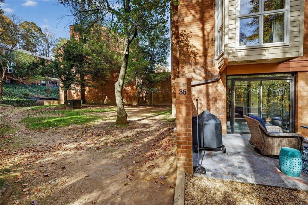36 Willow Glen NE