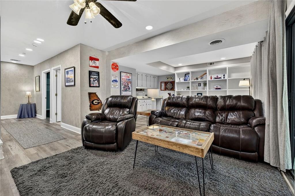 36 Willow Glen NE