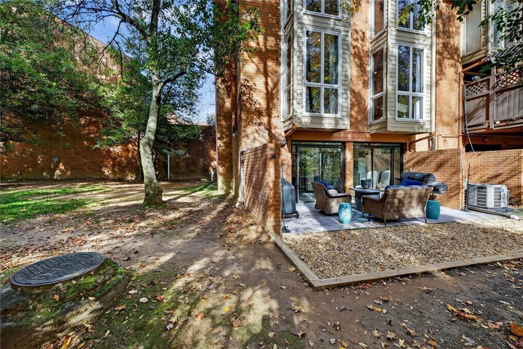 36 Willow Glen NE