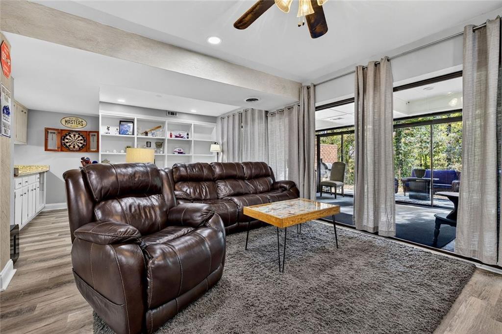 36 Willow Glen NE