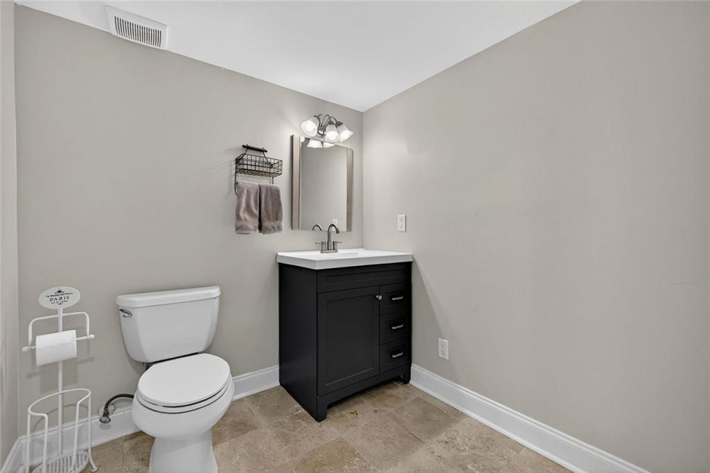 36 Willow Glen NE