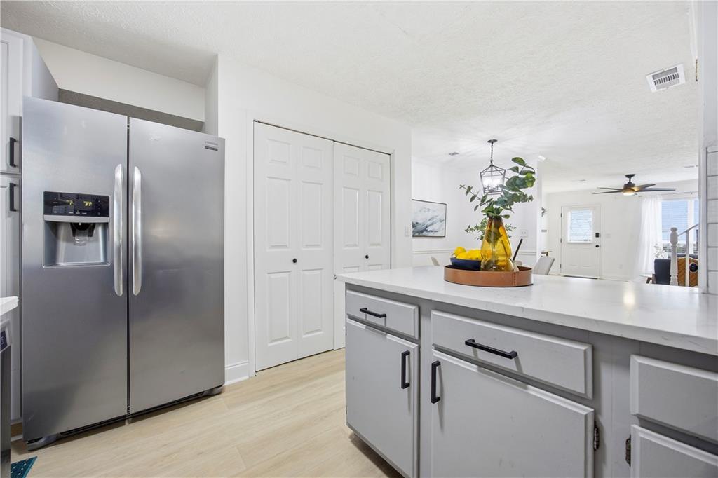 6727 Trafalger Square