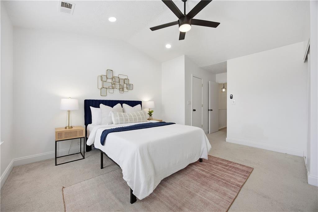 6727 Trafalger Square