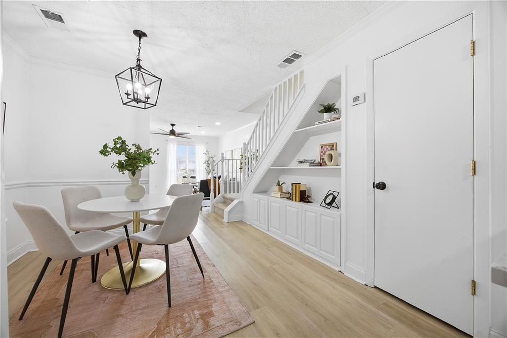 6727 Trafalger Square