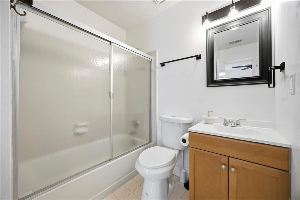 6727 Trafalger Square