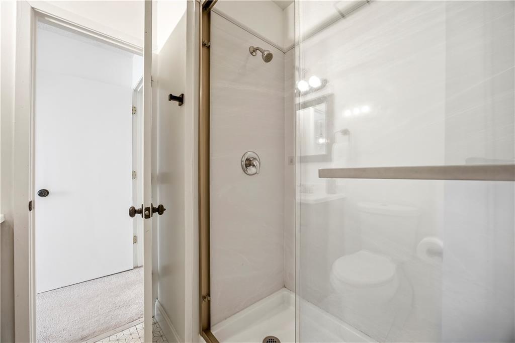 6727 Trafalger Square