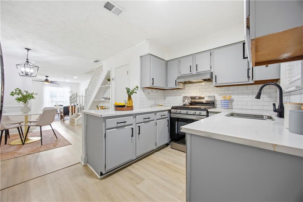 6727 Trafalger Square