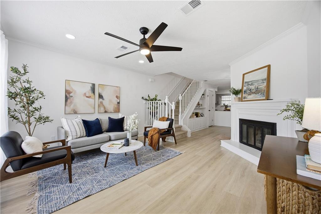 6727 Trafalger Square