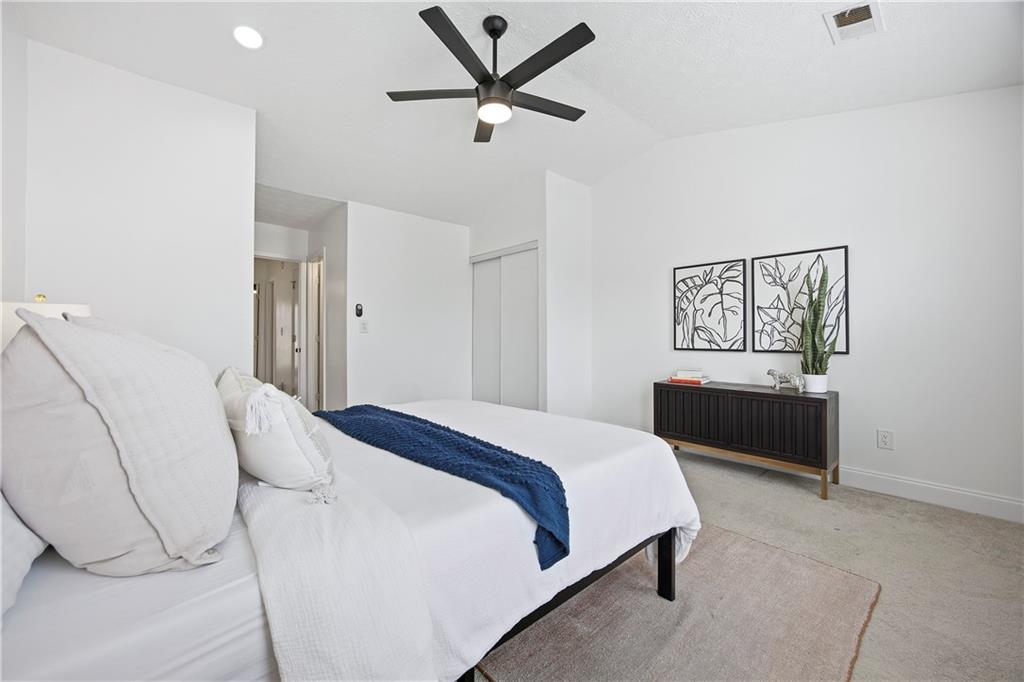 6727 Trafalger Square