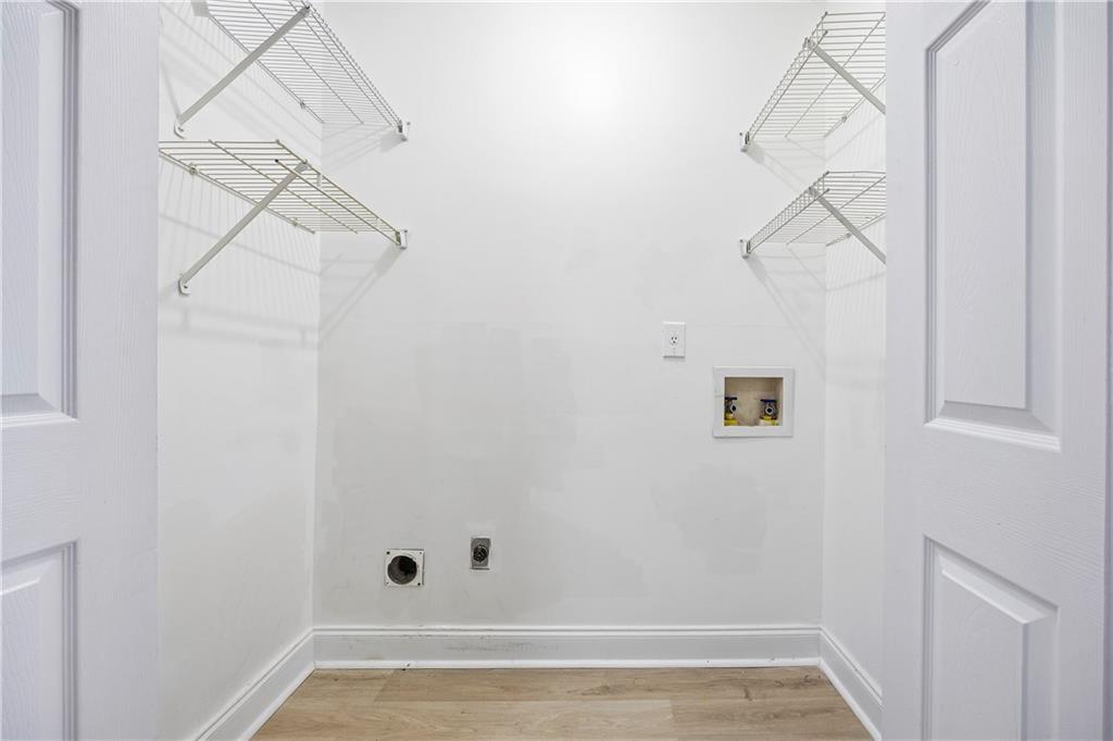 6727 Trafalger Square