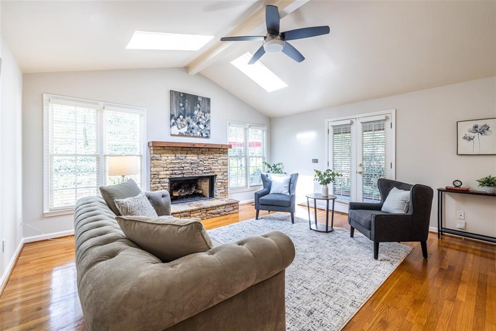 868 Scott Circle