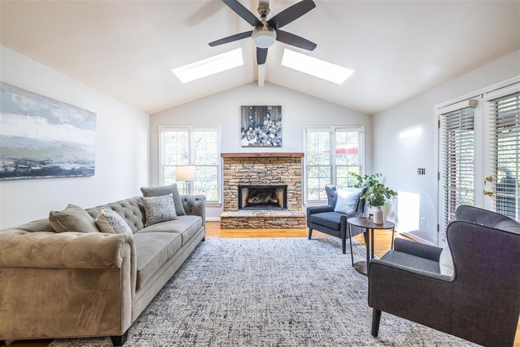 868 Scott Circle