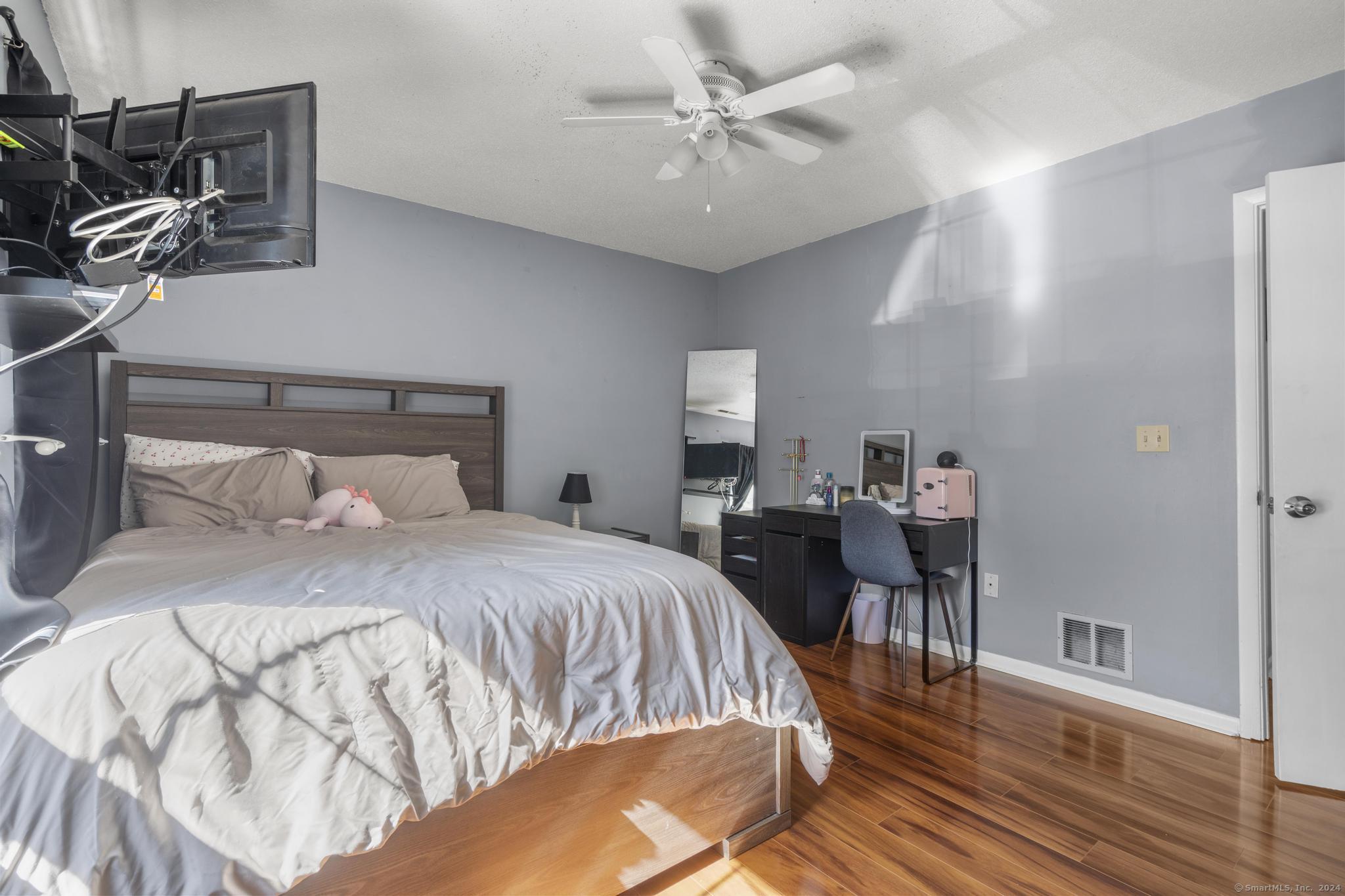 229 Branford Road 433