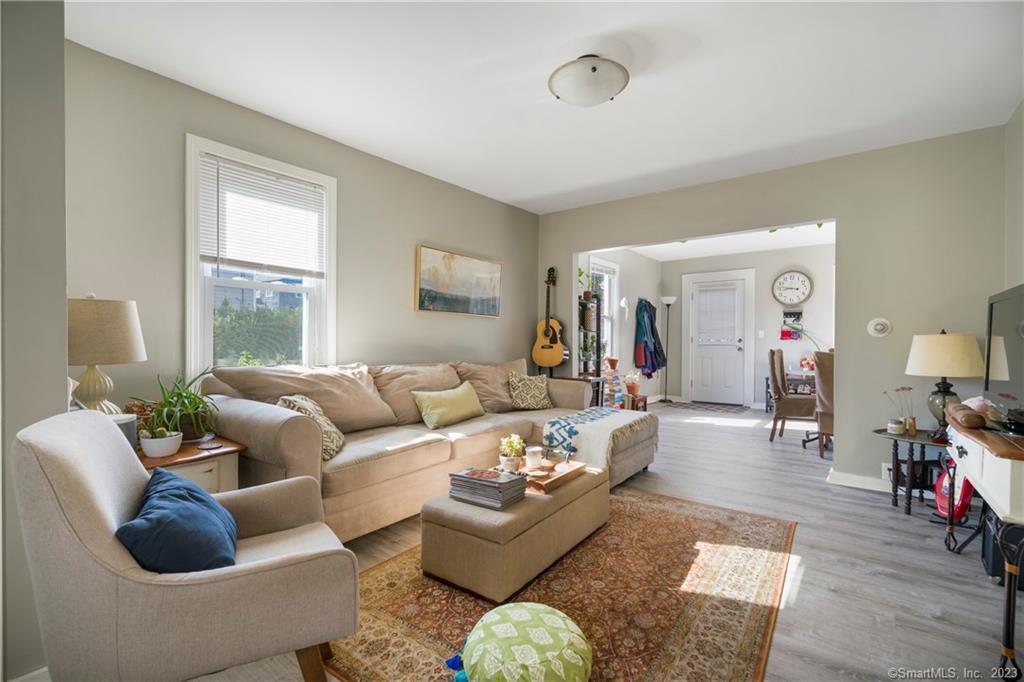 97 Ivy Street 1st floor