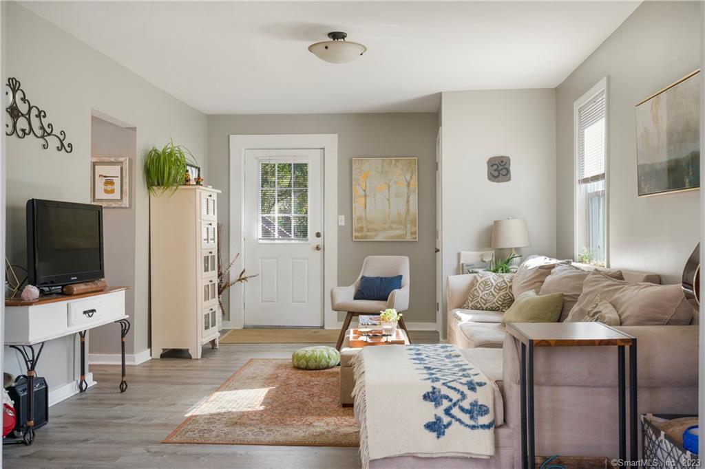 97 Ivy Street 1st floor