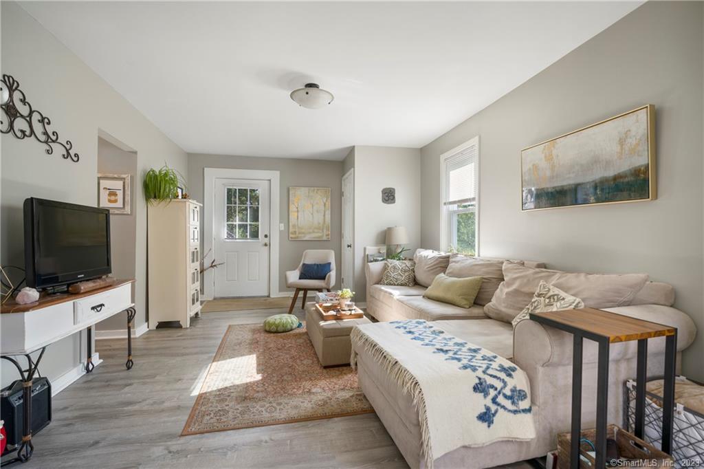 97 Ivy Street 1st floor