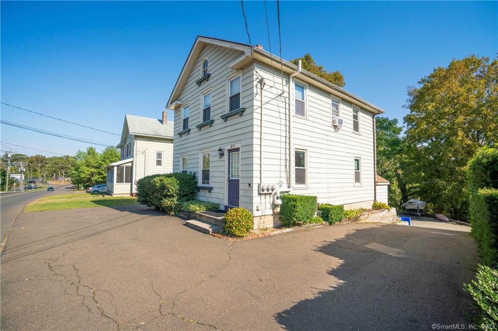 97 Ivy Street 1st floor