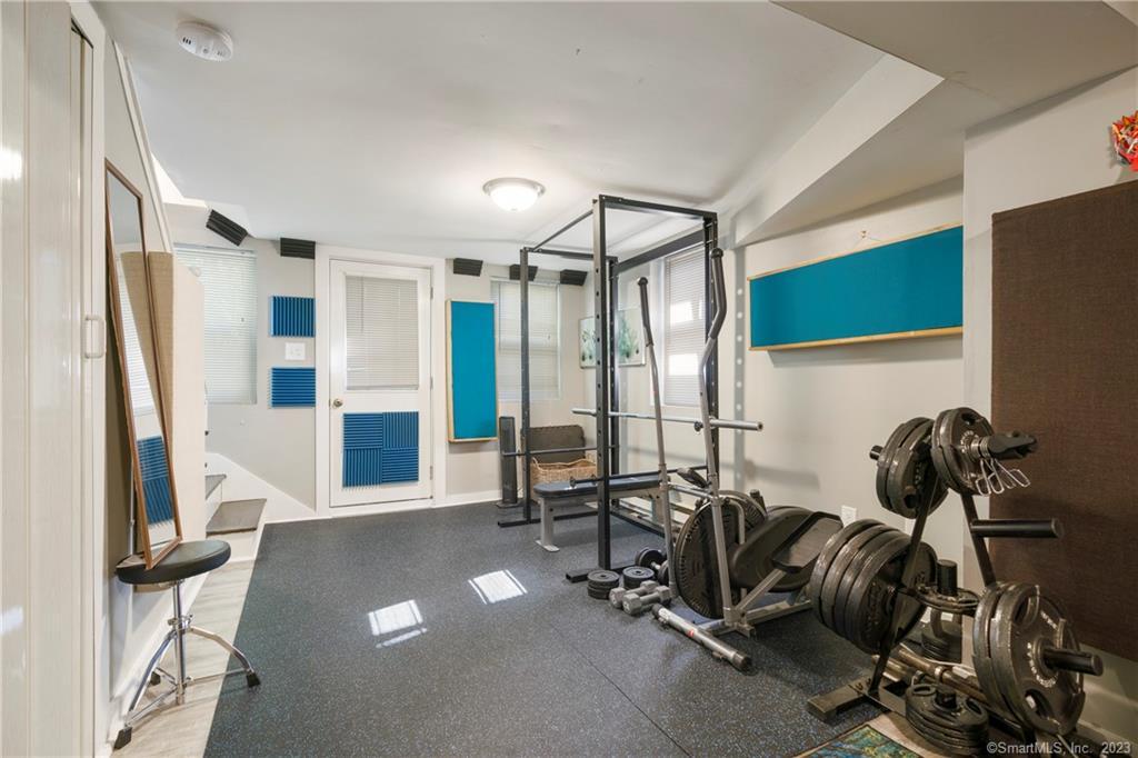 97 Ivy Street 1st floor