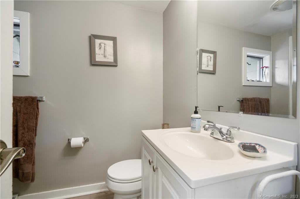 97 Ivy Street 1st floor