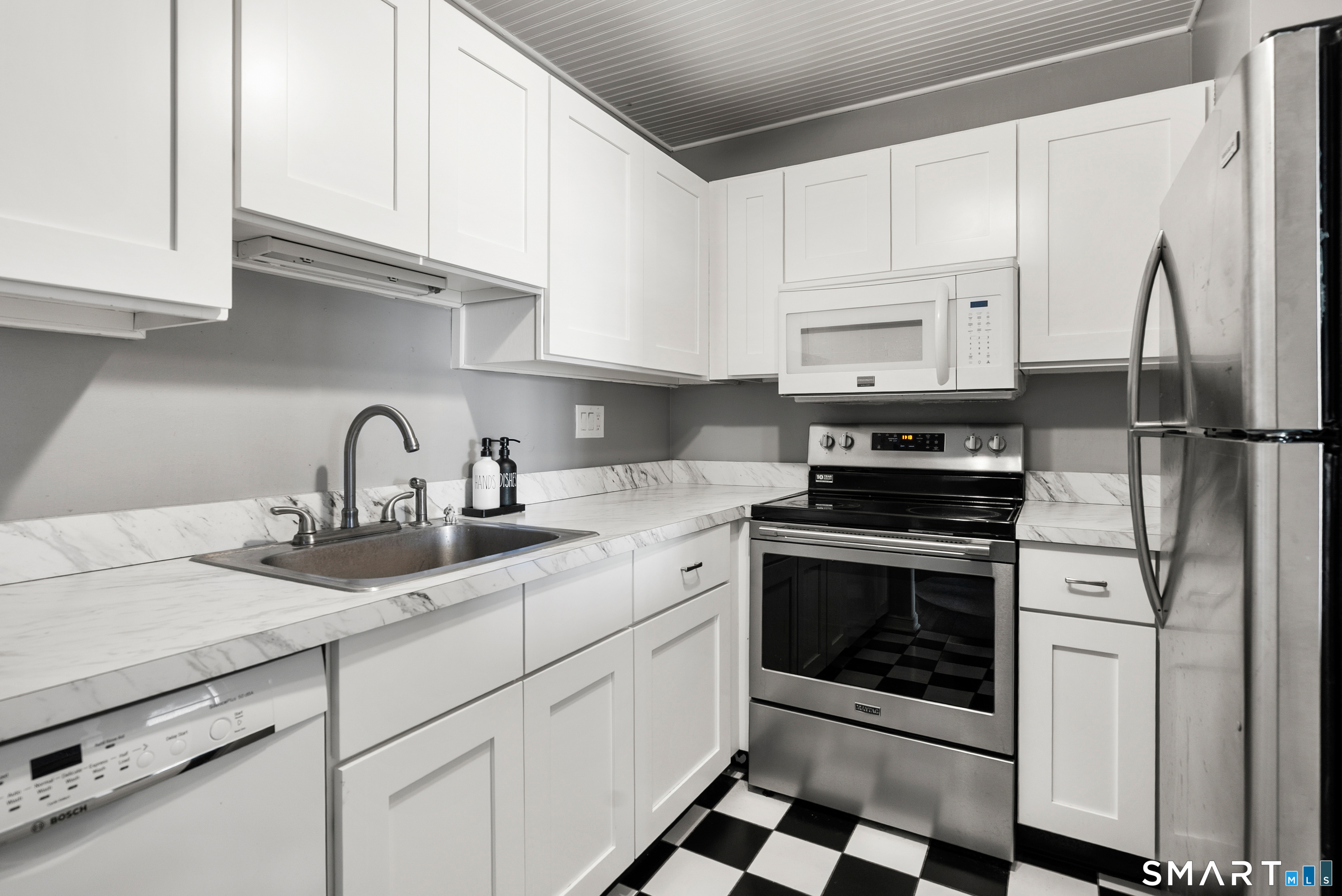 175 South End Road Unit: B10